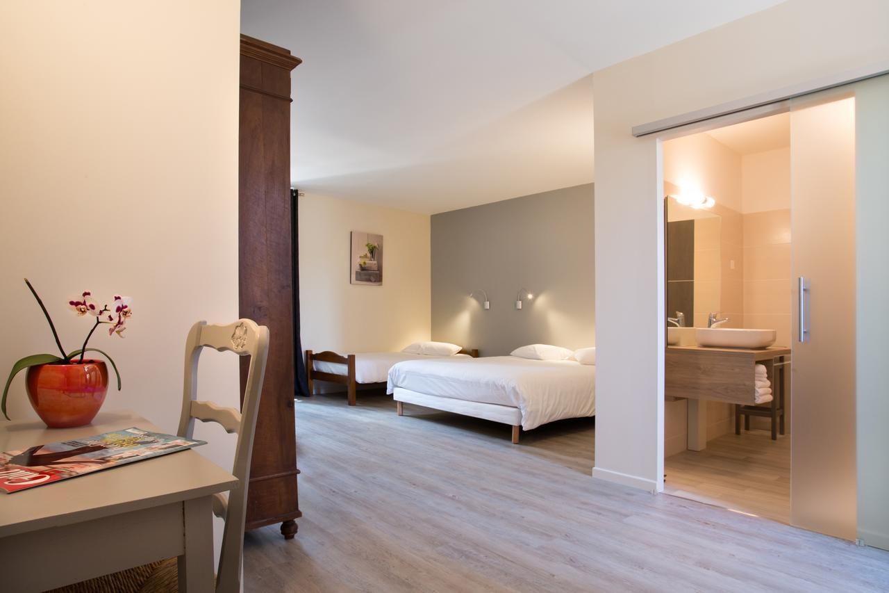 Hotel Restaurant Le Sully Saint-Saud-Lacoussière Eksteriør bilde