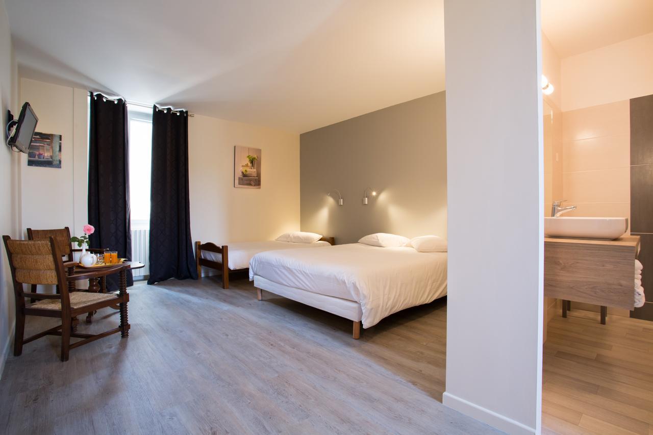 Hotel Restaurant Le Sully Saint-Saud-Lacoussière Eksteriør bilde