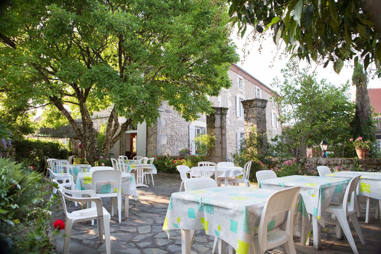 Hotel Restaurant Le Sully Saint-Saud-Lacoussière Eksteriør bilde
