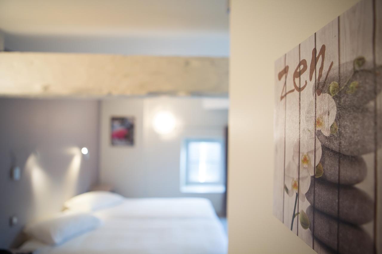 Hotel Restaurant Le Sully Saint-Saud-Lacoussière Eksteriør bilde